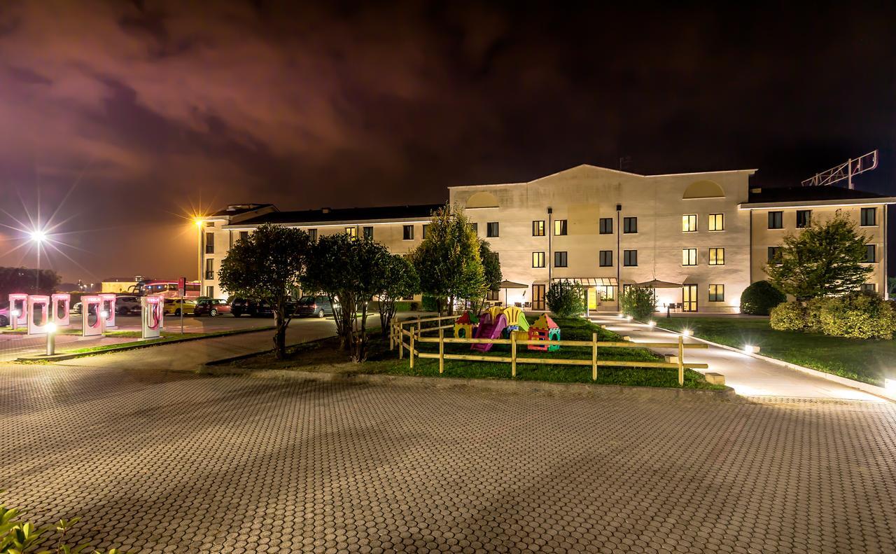 Una Hotels Occhiobello Exteriör bild