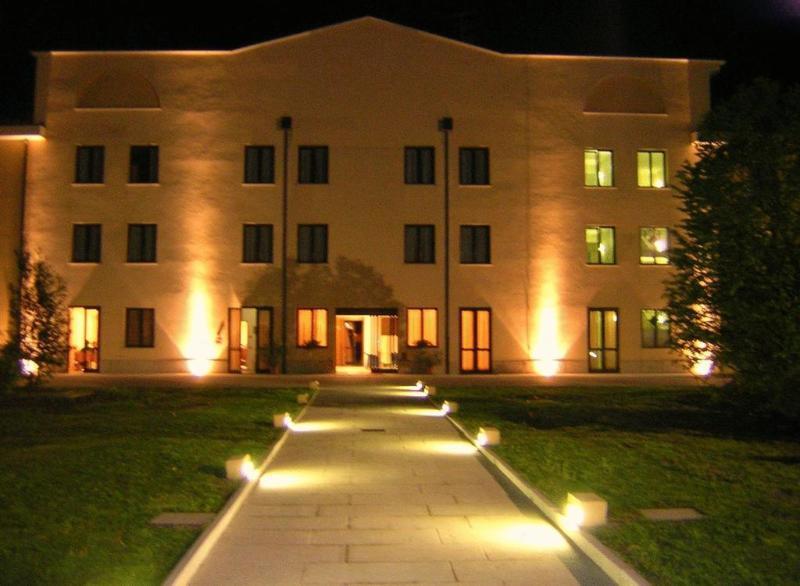Una Hotels Occhiobello Exteriör bild