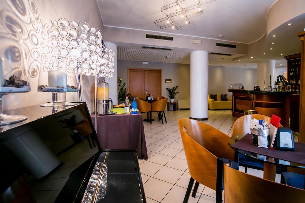 Una Hotels Occhiobello Exteriör bild