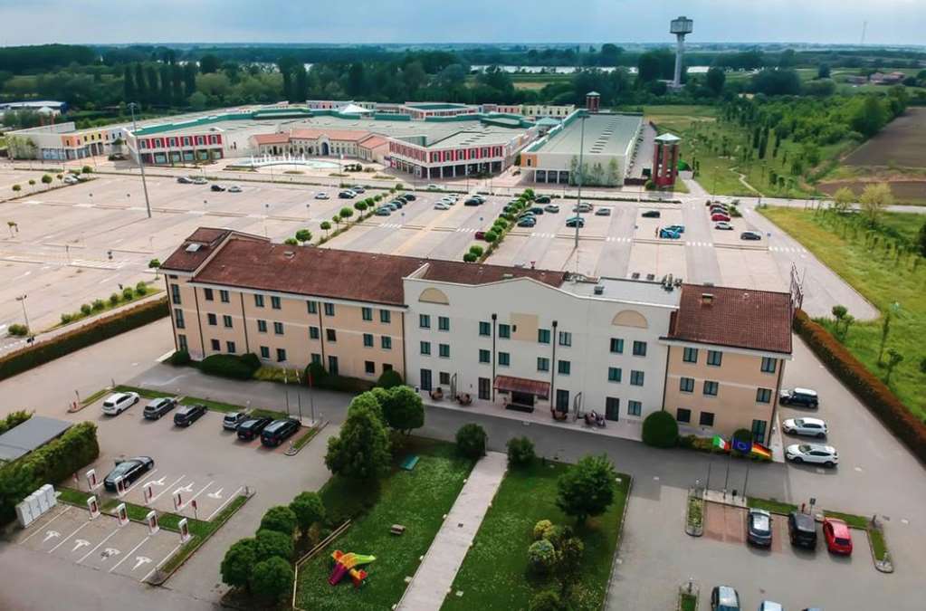 Una Hotels Occhiobello Exteriör bild
